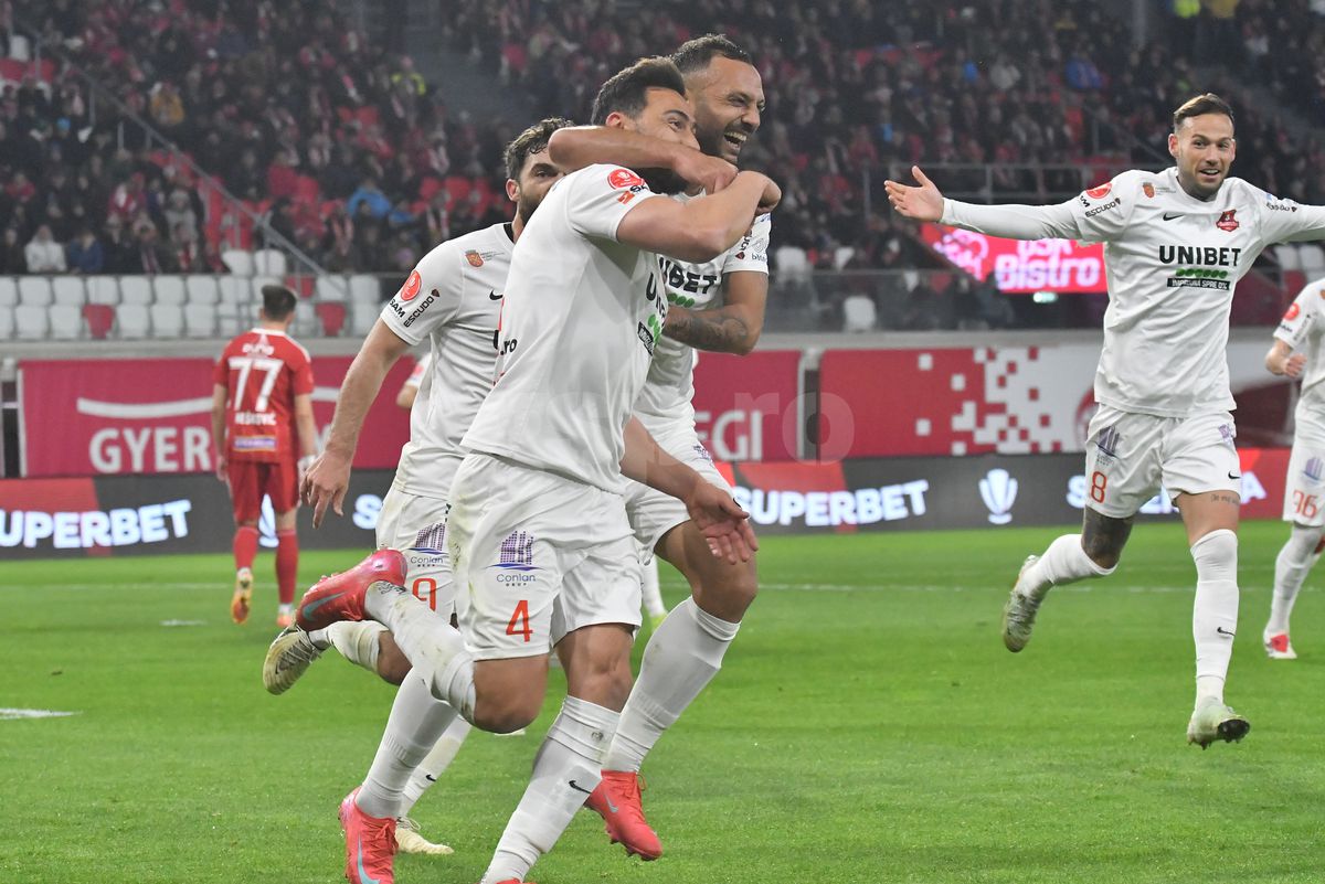 Dorinel Munteanu și-a certat 2 jucători, după Sepsi - Hermannstadt: „Repriza cadourilor! Au marcat pe greșeli personale”