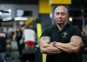 5 sfaturi pentru dezvoltarea masei musculare de la o legendă a culturismului românesc: „Alimentația contează 80%” + Care e cea mai bună sursă de proteine