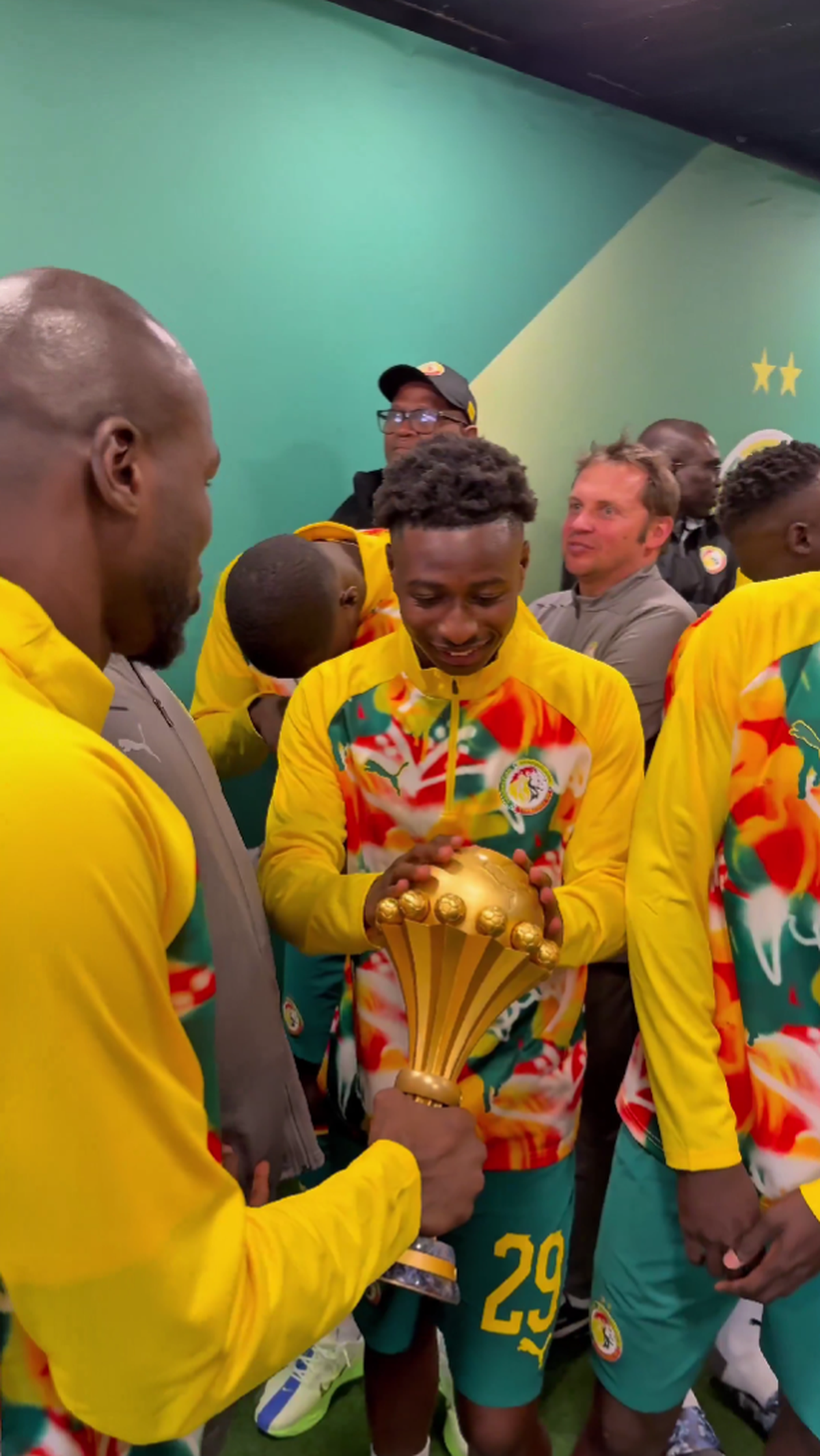 Senegal a adus trofeul Cupei Africii în Europa: paradă în fața a 70.000 spectatori