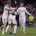 Eduardo Camavinga sărbătorește alături de colegi un gol marcat de Real Madrid / Foto: Imago