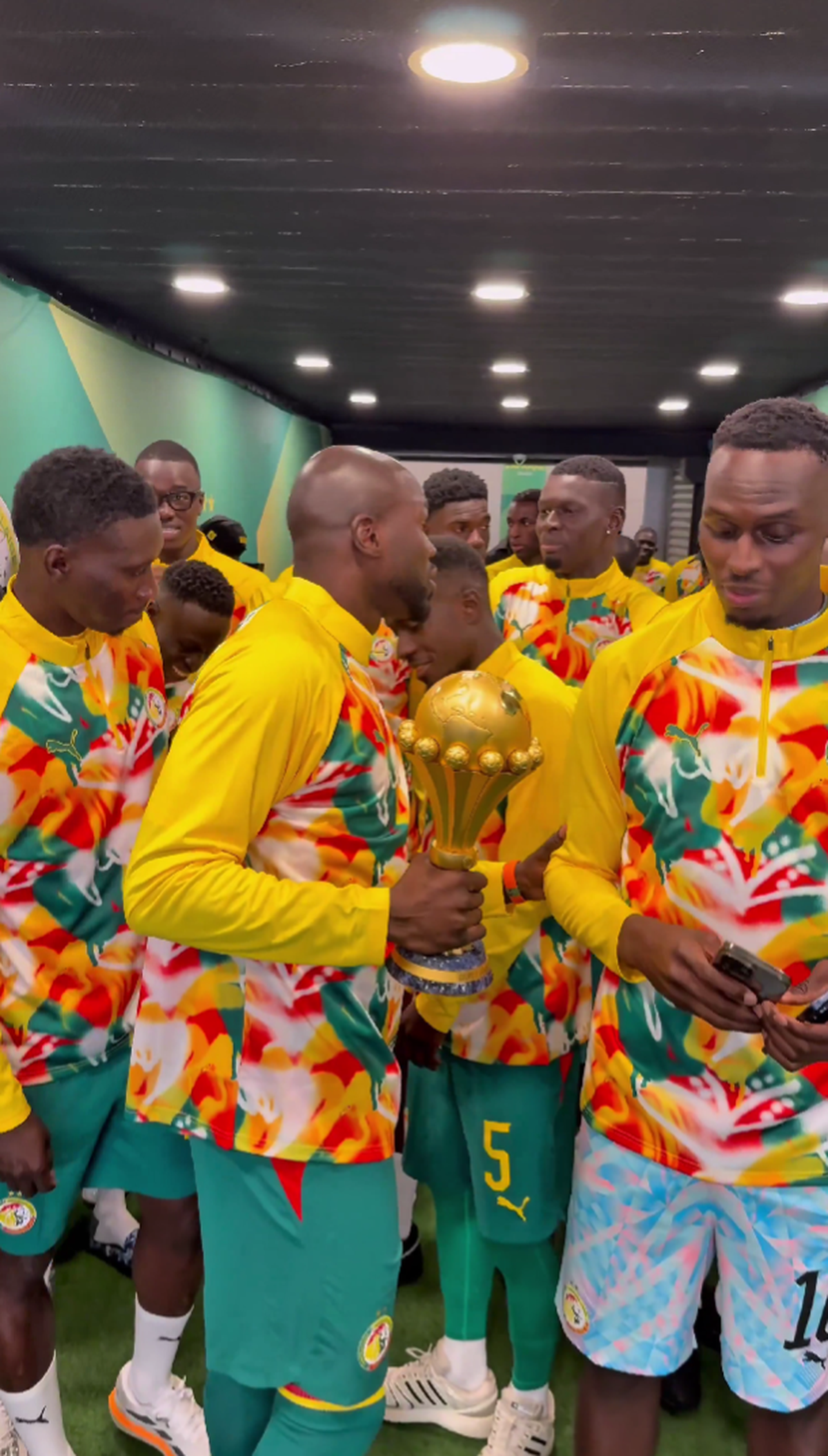 Senegal a adus trofeul Cupei Africii în Europa: paradă în fața a 70.000 spectatori