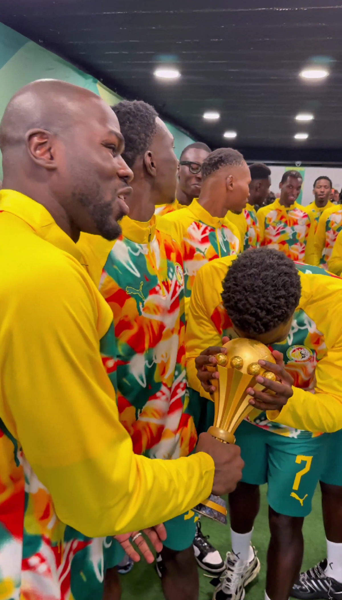 Senegal a adus trofeul Cupei Africii în Europa: paradă în fața a 70.000 spectatori