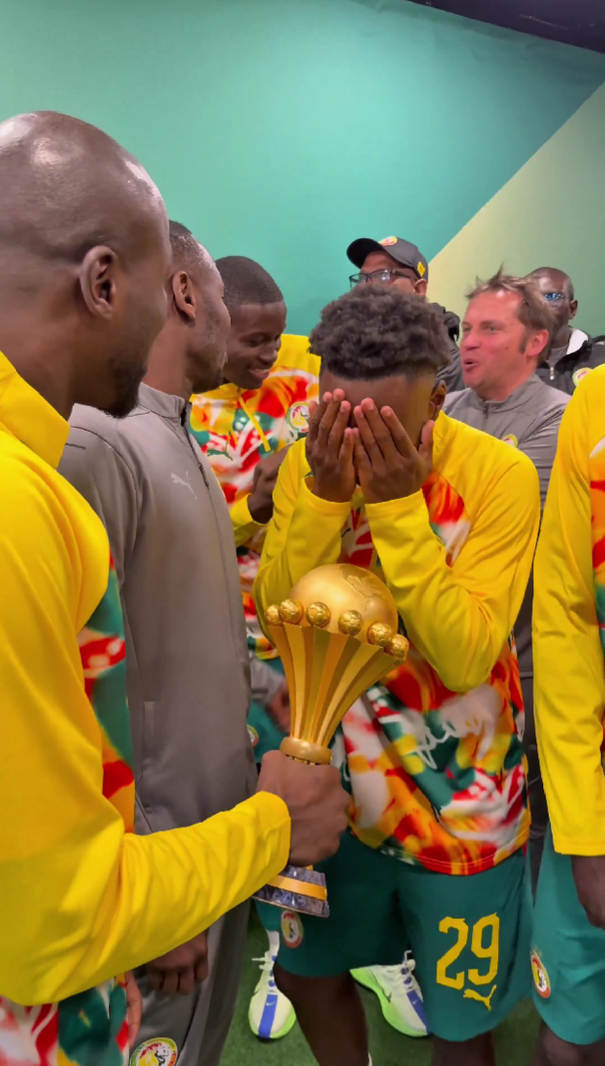 Senegal a adus trofeul Cupei Africii în Europa: paradă în fața a 70.000 spectatori