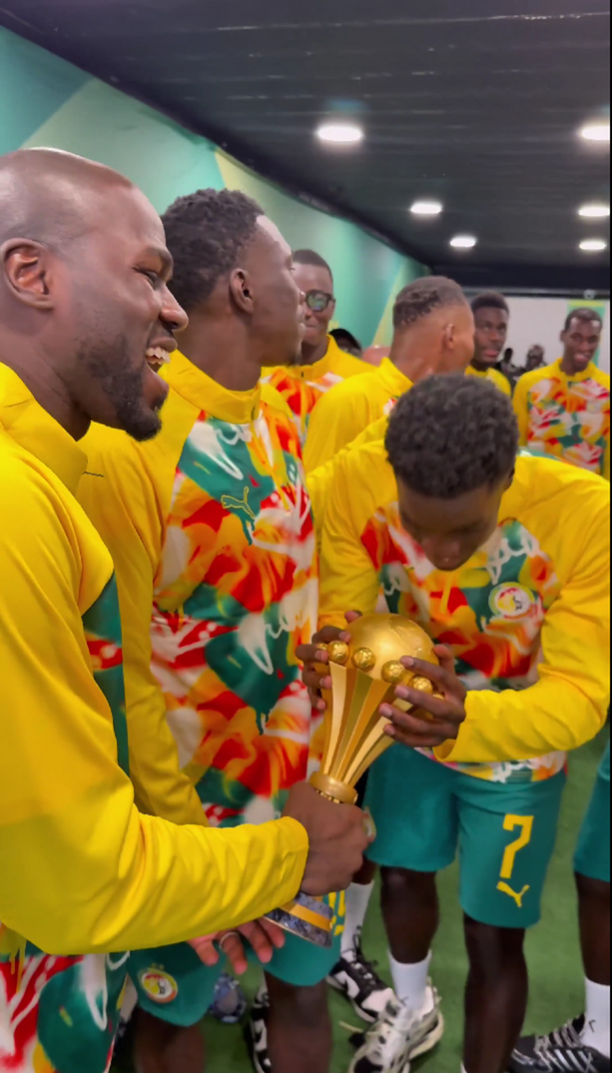 Senegal a adus trofeul Cupei Africii în Europa: paradă în fața a 70.000 spectatori