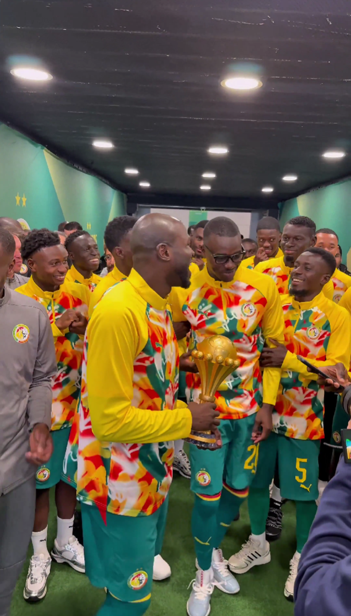 Senegal a adus trofeul Cupei Africii în Europa: paradă în fața a 70.000 spectatori