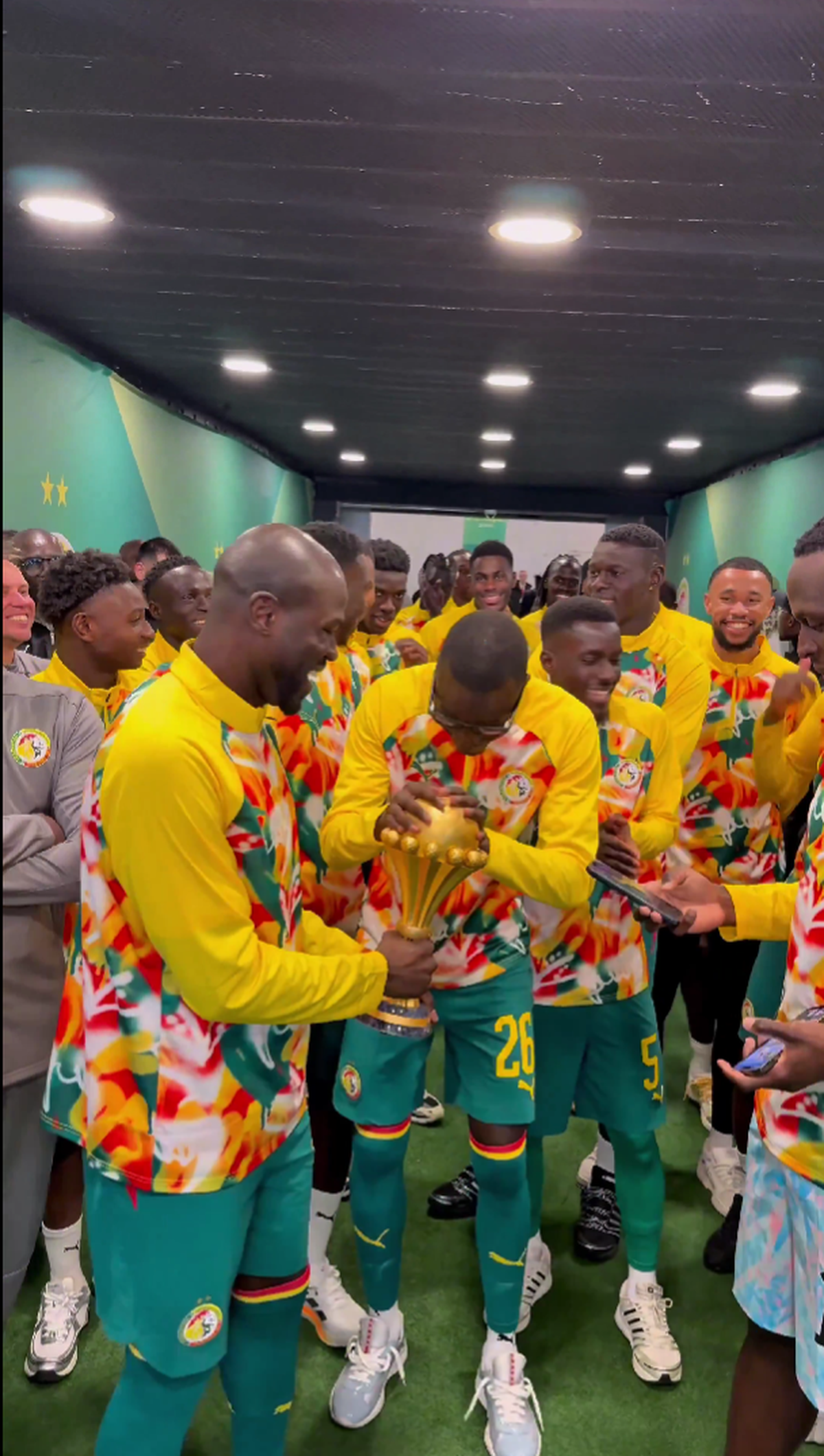 Senegal a adus trofeul Cupei Africii în Europa: paradă în fața a 70.000 spectatori