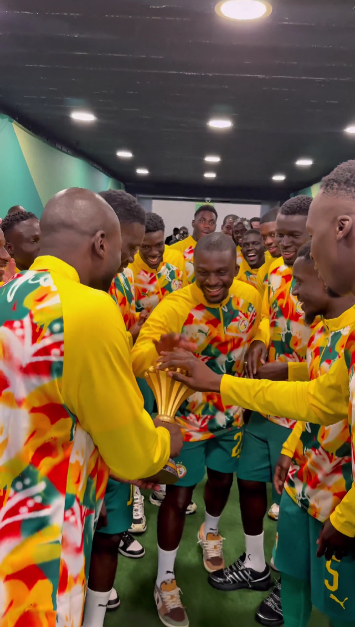 Senegal a adus trofeul Cupei Africii în Europa: paradă în fața a 70.000 spectatori