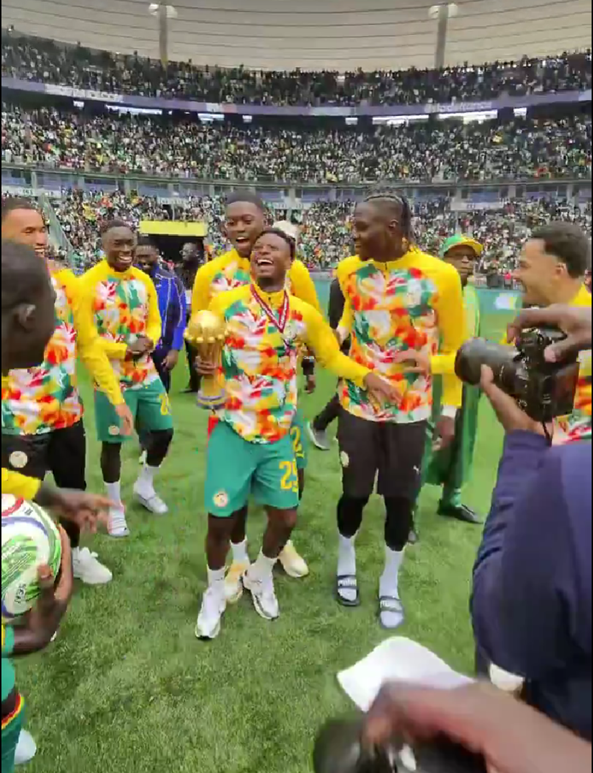 Senegal a adus trofeul Cupei Africii în Europa: paradă în fața a 70.000 spectatori