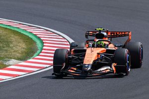 Piloții McLaren, după calificările din Japonia: „Încă nu ne putem lupta cu Mercedes”