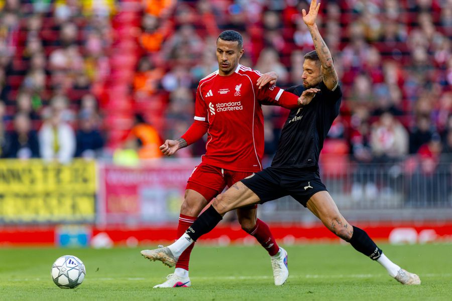 Liverpool și Dortmund, față în față în meciul legendelor // FOTO: Imago Images Thiago a izbucnit în lacrimi în minutul 20 al meciului caritabil dintre Liverpool și Borussia Dortmund