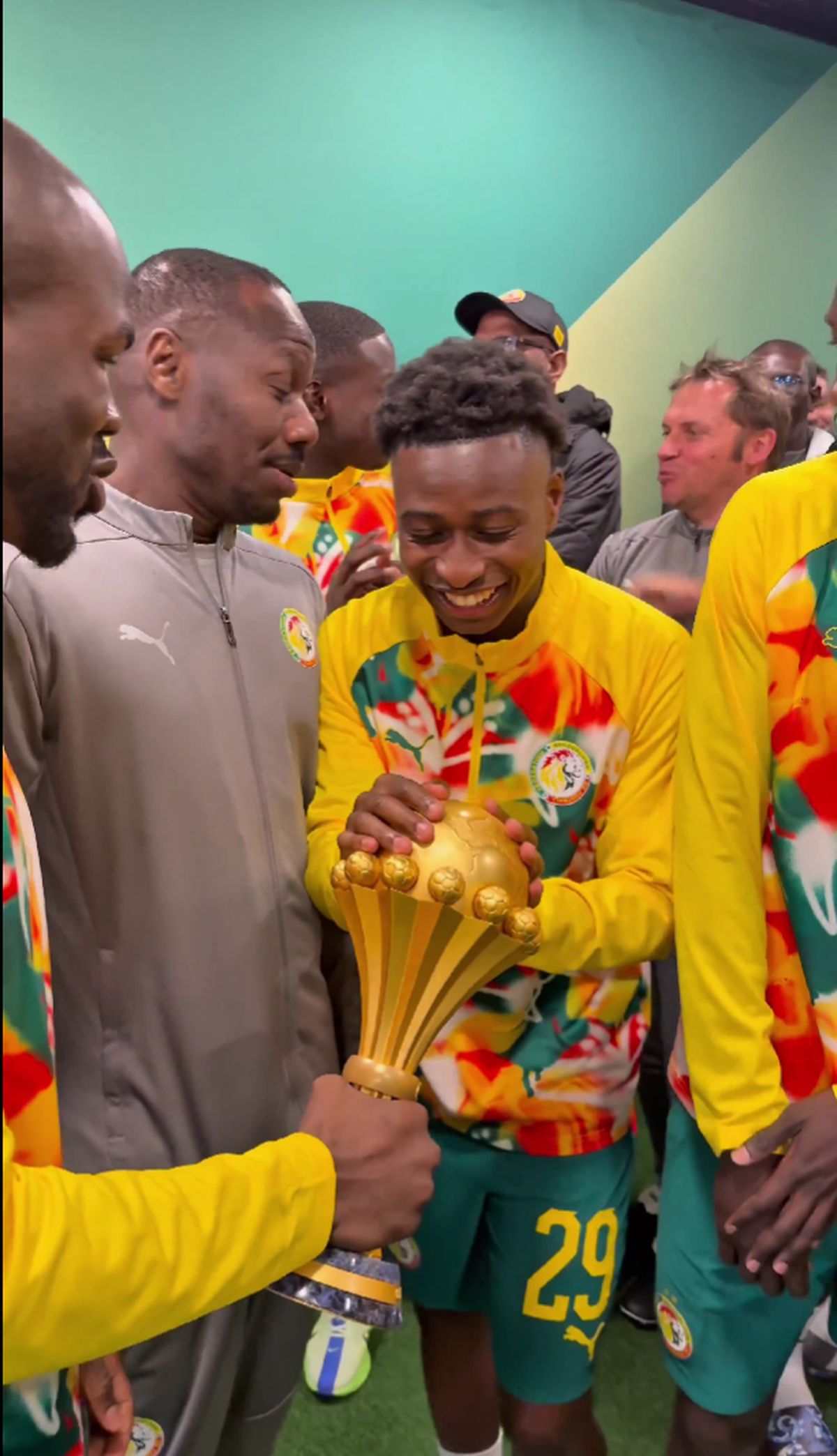 Senegal a adus trofeul Cupei Africii în Europa: paradă în fața a 70.000 spectatori