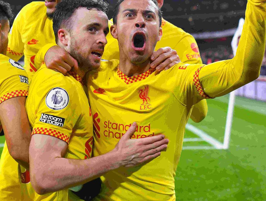 Diogo Jota și Thiago, în 2022 // FOTO: Getty Images Thiago a izbucnit în lacrimi în minutul 20 al meciului caritabil dintre Liverpool și Borussia Dortmund