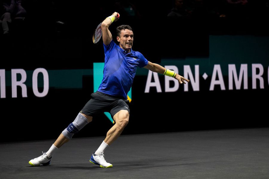 Roberto Bautista Agut evoluând cu protecție pe genunchi la Rotterdam 2026 Foto: Imago Images Roberto Bautista Agut, fost număr 9 mondial: „Anul trecut am jucat bine la București, am decis să mă întorc”