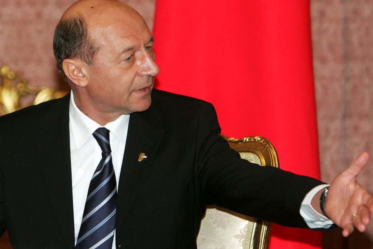 Traian Băsescu îl sfătuiește pe Klaus Iohannis: „Soluția prudentă e să prelungească starea de urgență încă o lună”