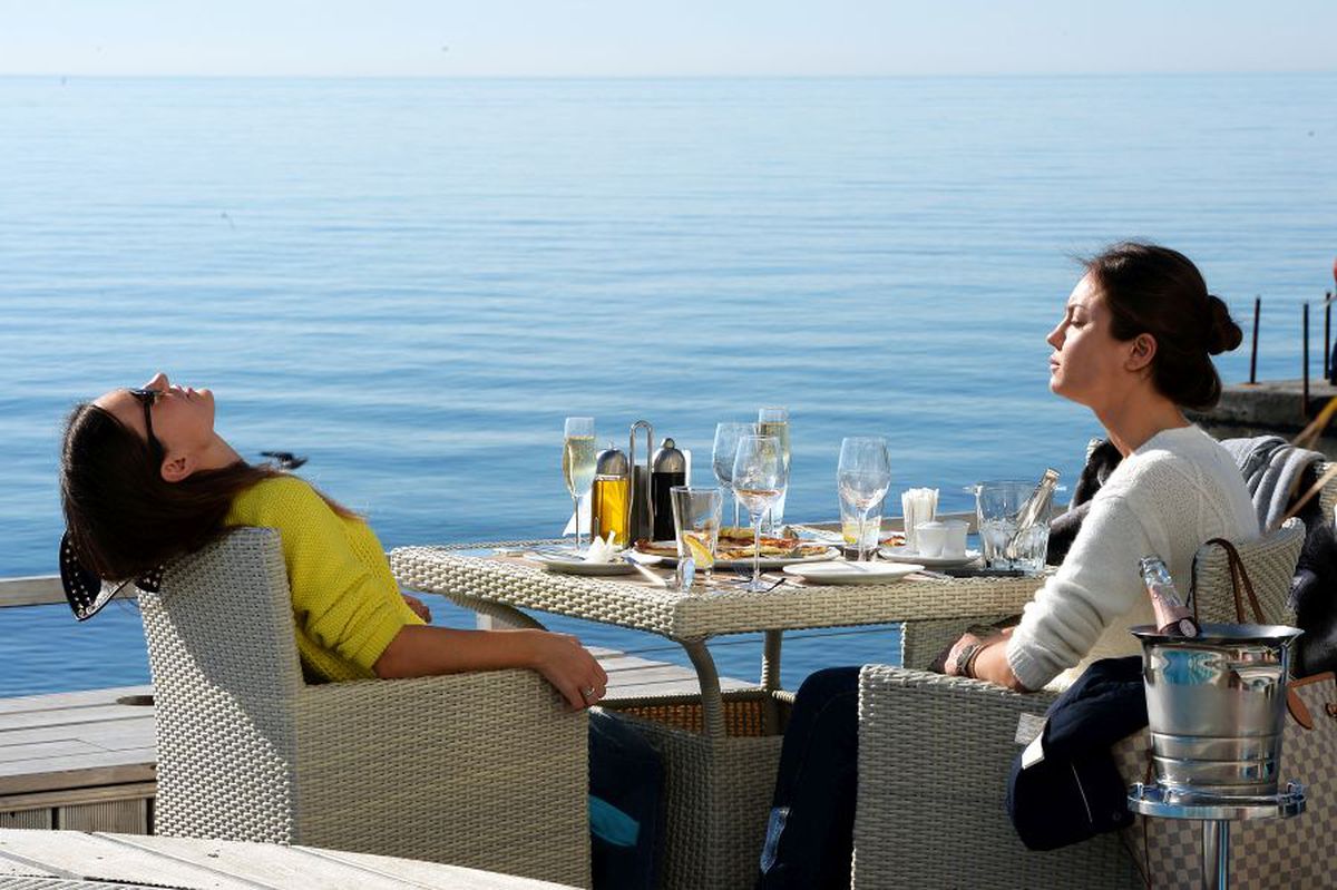 Se redeschid restaurantele și hotelurile? Ludovic Orban, precizări importante + ce se întâmplă cu vacanțele la mare și munte