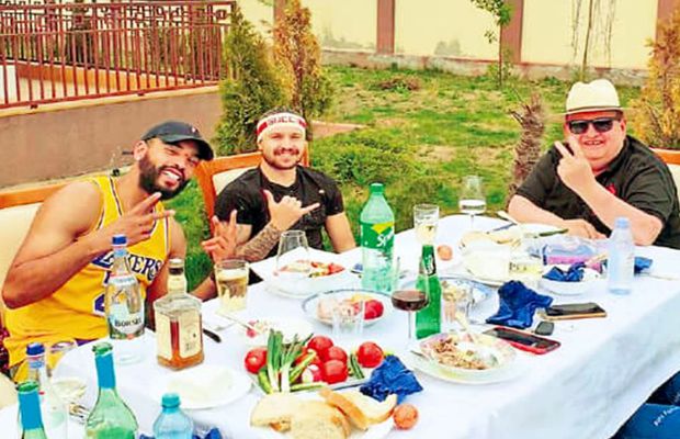 FOTO Petrecere pasibilă de amendă la CFR Cluj » Doi fotbaliști și un impresar, surprinși în ofsaid