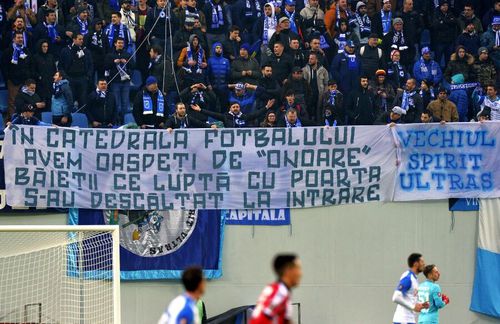 Ultrașii Craiovei din Liga 1 au ironizat-o pe Dinamo cu fiecare ocazie