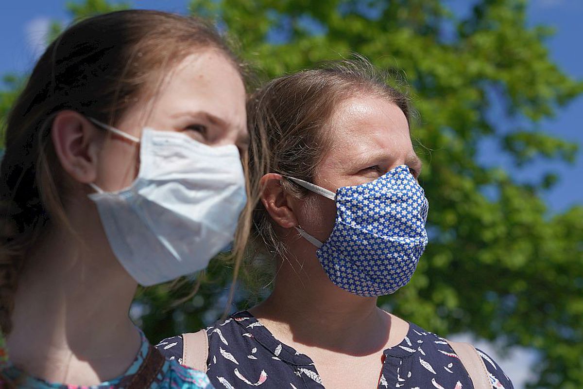 COVID-19. Care sunt cele mai eficiente măști » Combinația de materiale care filtrează 90% din particule