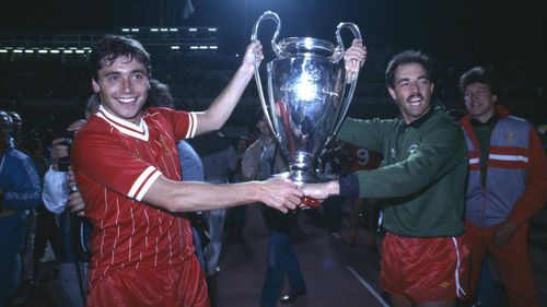 Michael Robinson, stânga, fost câștigător al Cupei Campionilor cu Liverpool în 1984