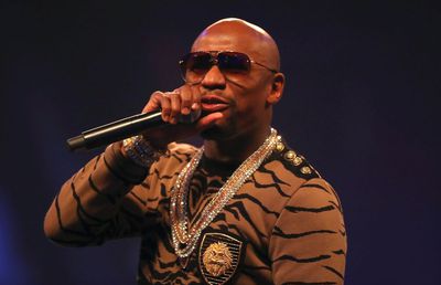 Floyd Mayweather revine în ring! Va boxa cu un vlogger renumit