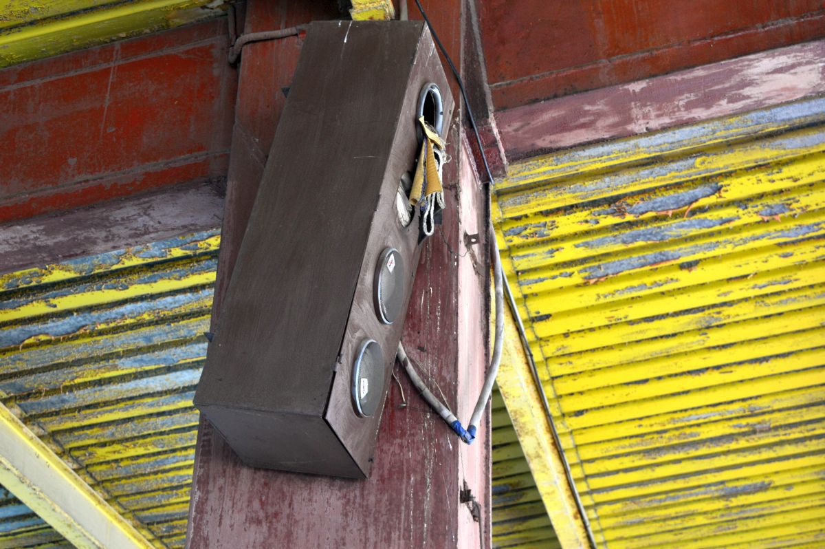 E jale-n Vale! Stadionul din Petroșani a ajuns o ruină! Pe arena cu 15.500 de locuri încă evoluează Jiul, dar „minerii” sunt pe marginea prăpastiei, locul 8 din 10 în Divizia C