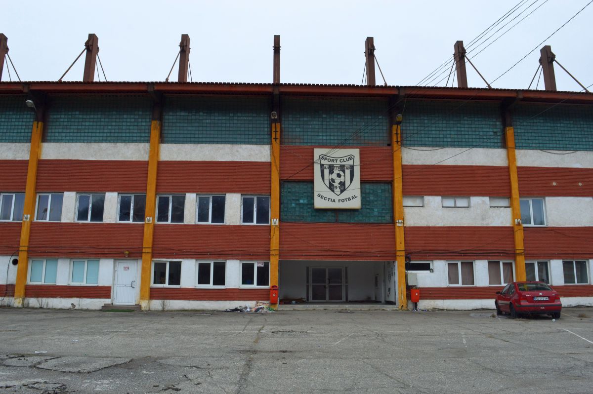 STADION JIUL PETROȘANI