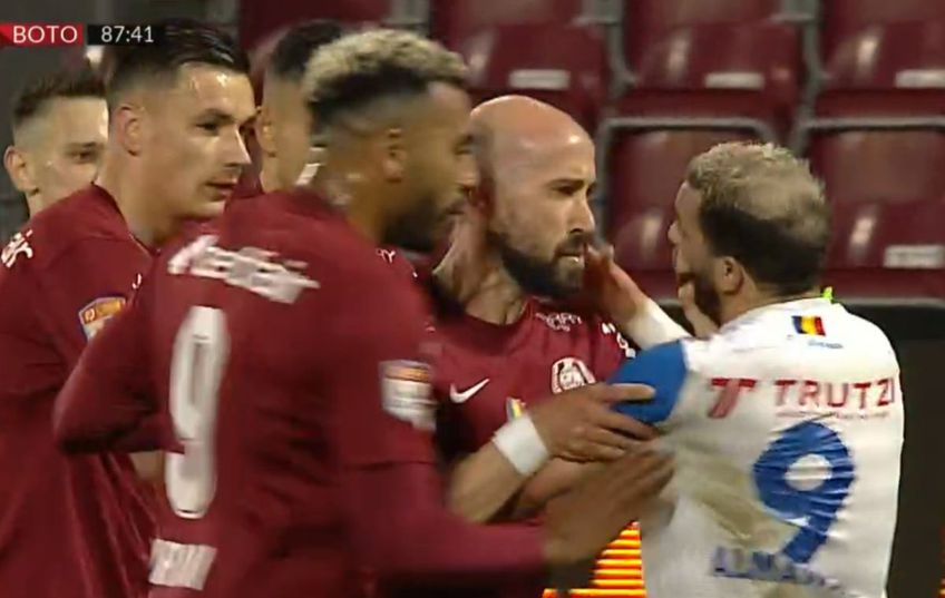CFR Cluj a învins-o pe FC Botoșani, scor 2-0. Iasmin Latovlevici (34 de ani), de la gazde, și Mahmoud Al-Mawas (28 de ani), din tabăra oaspeților, au văzut cartonașe roșii, din cauza unor gesturi violente.