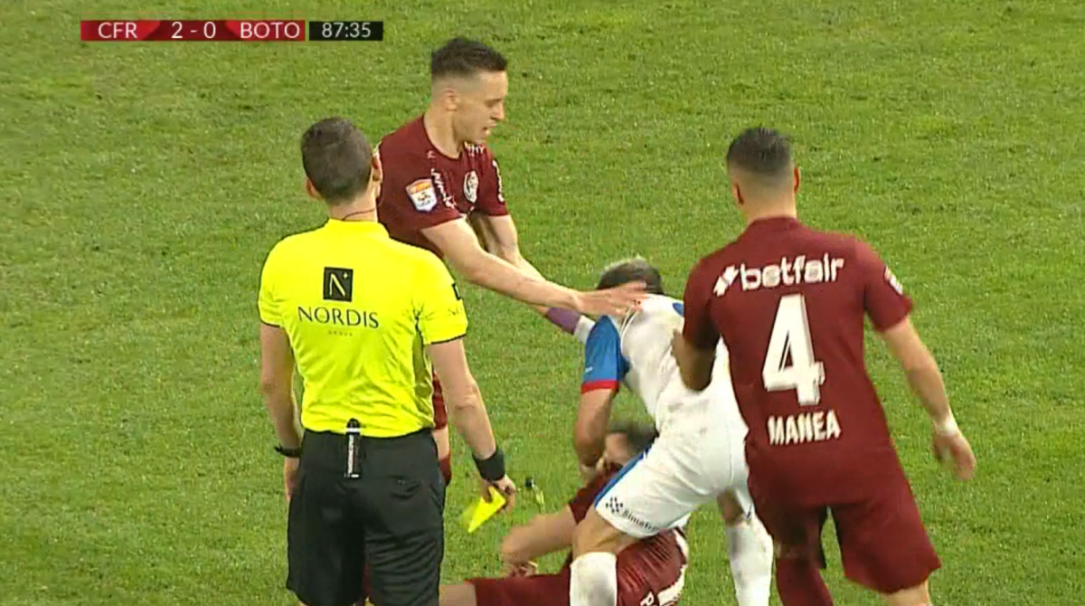 Încăierare generală în CFR - Botoșani: 2 fotbaliști au văzut direct cartonașul roșu, pentru gesturi brutale