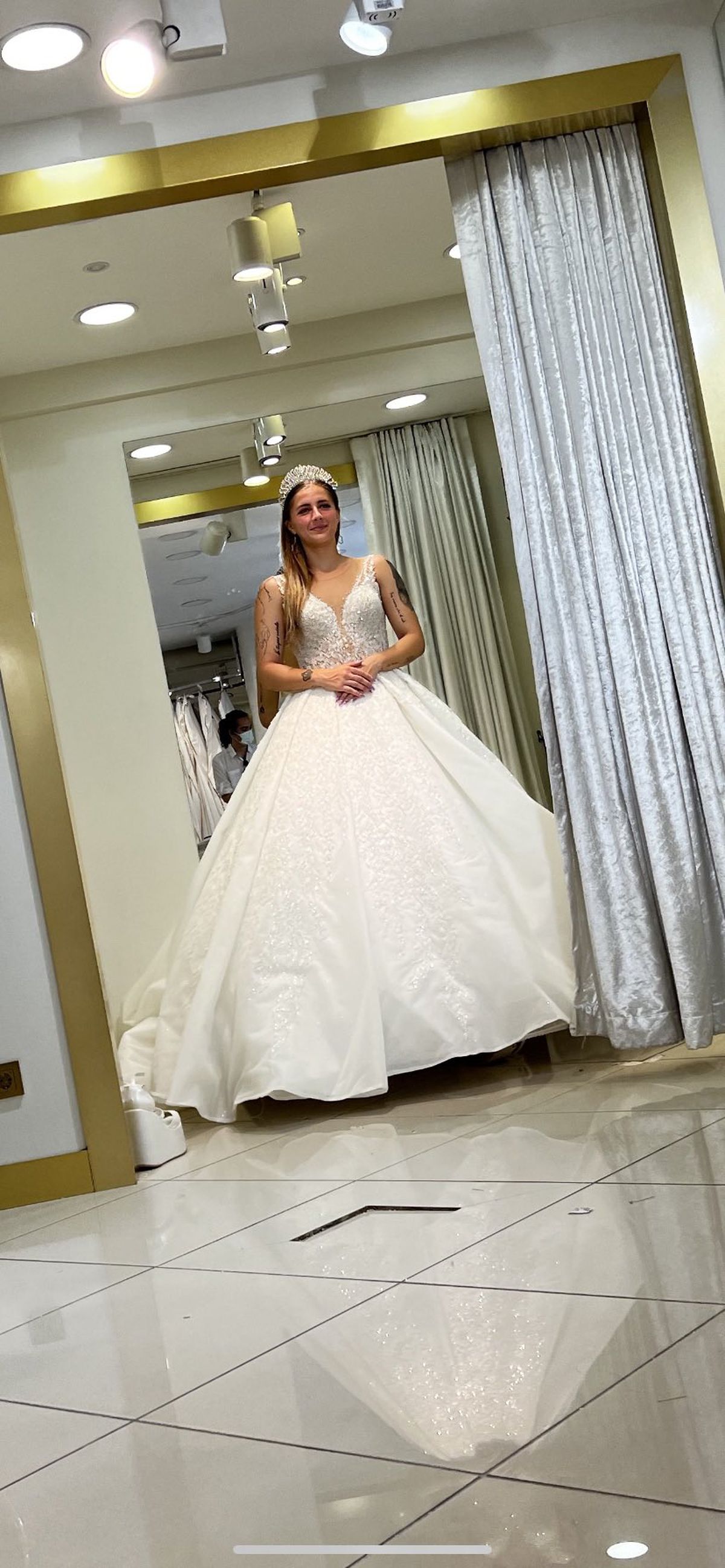 Andreea Prisăcariu, în rochie de mireasă: „Da, o fac doar pentru că pot!”