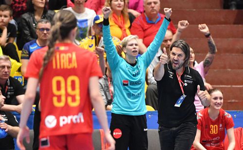 Astăzi, la Ljubljana, de la ora 18:00, are loc tragerea la sorți a grupelor pentru Campionatul European de handbal feminin, cu România printre participante. Evenimentul va putea fi urmărit liveTEXT pe GSP.ro.