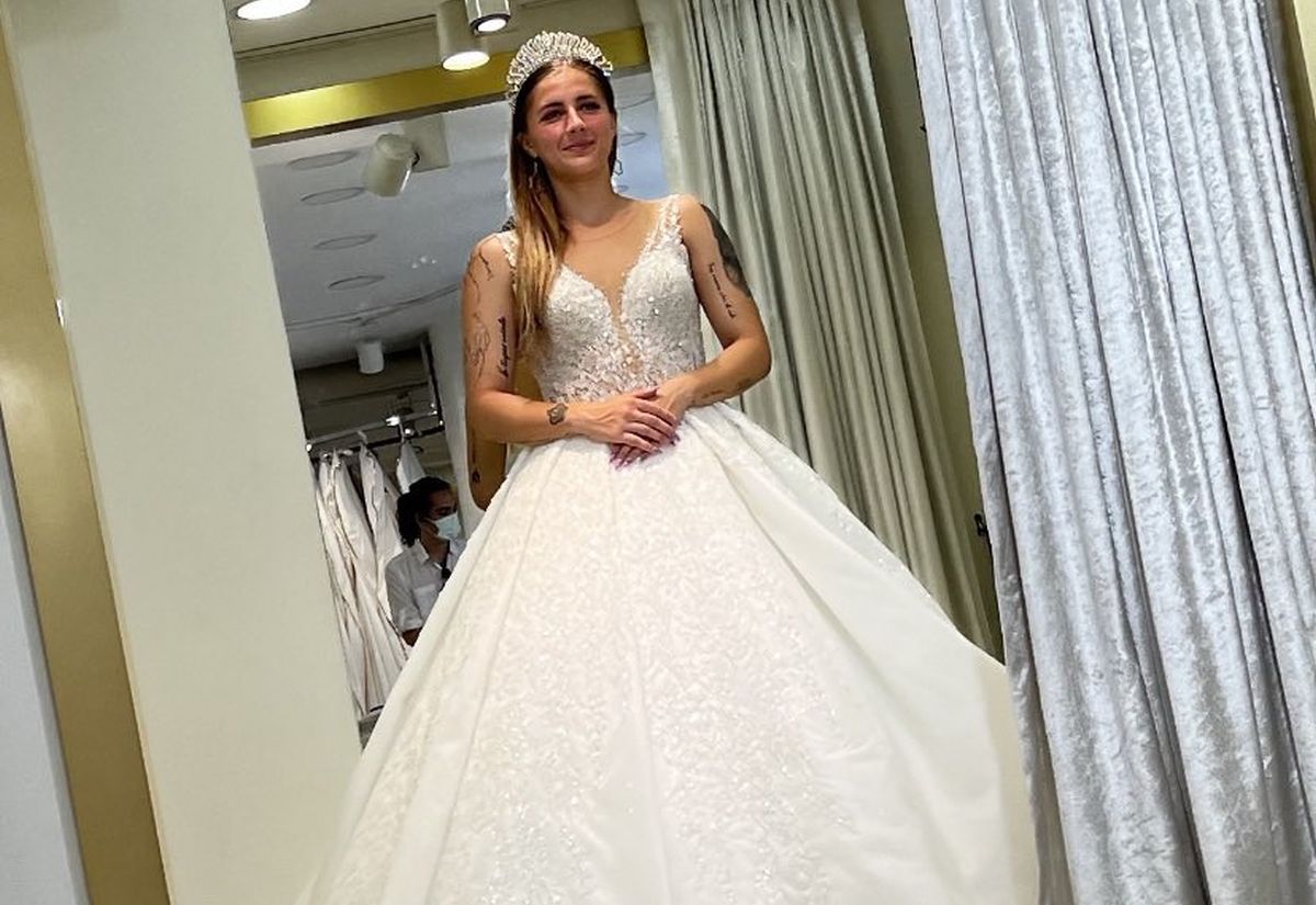 Andreea Prisăcariu, în rochie de mireasă: „Da, o fac doar pentru că pot!”