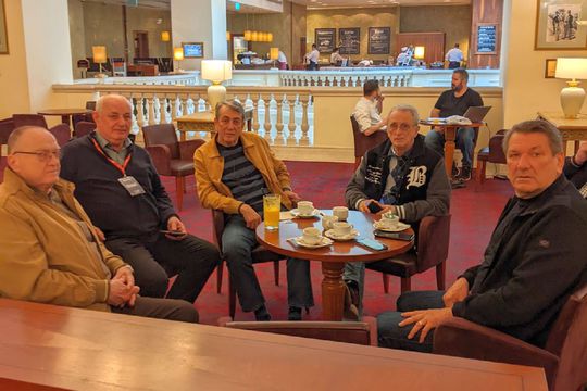 De la stânga la dreapta: Cornel Oțelea, Gheorghe Tadici, Valentin Samungi, Cristian Gațu, Radu Voina