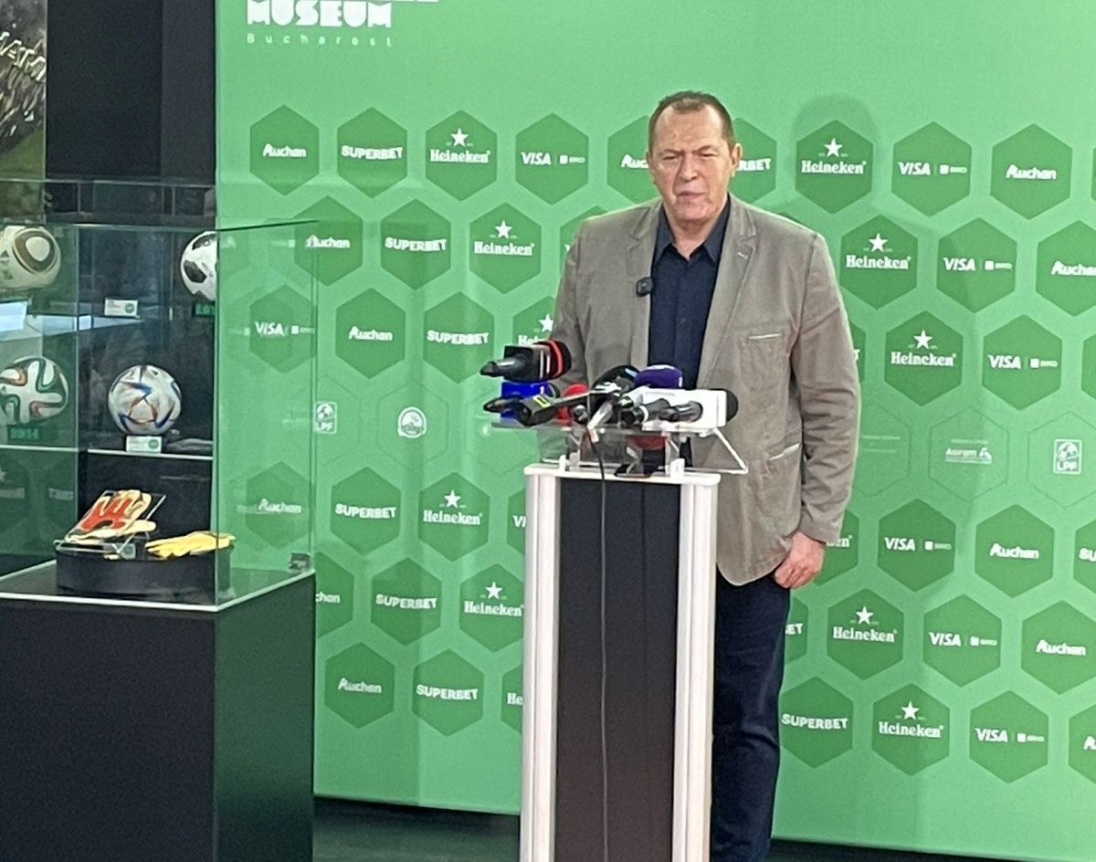 Mănușile magice de la Sevilla s-au întors acasă » Helmut Duckadam a luat 3.000 de dolari pe ele în urmă cu 21 de ani! Cât valorează acum