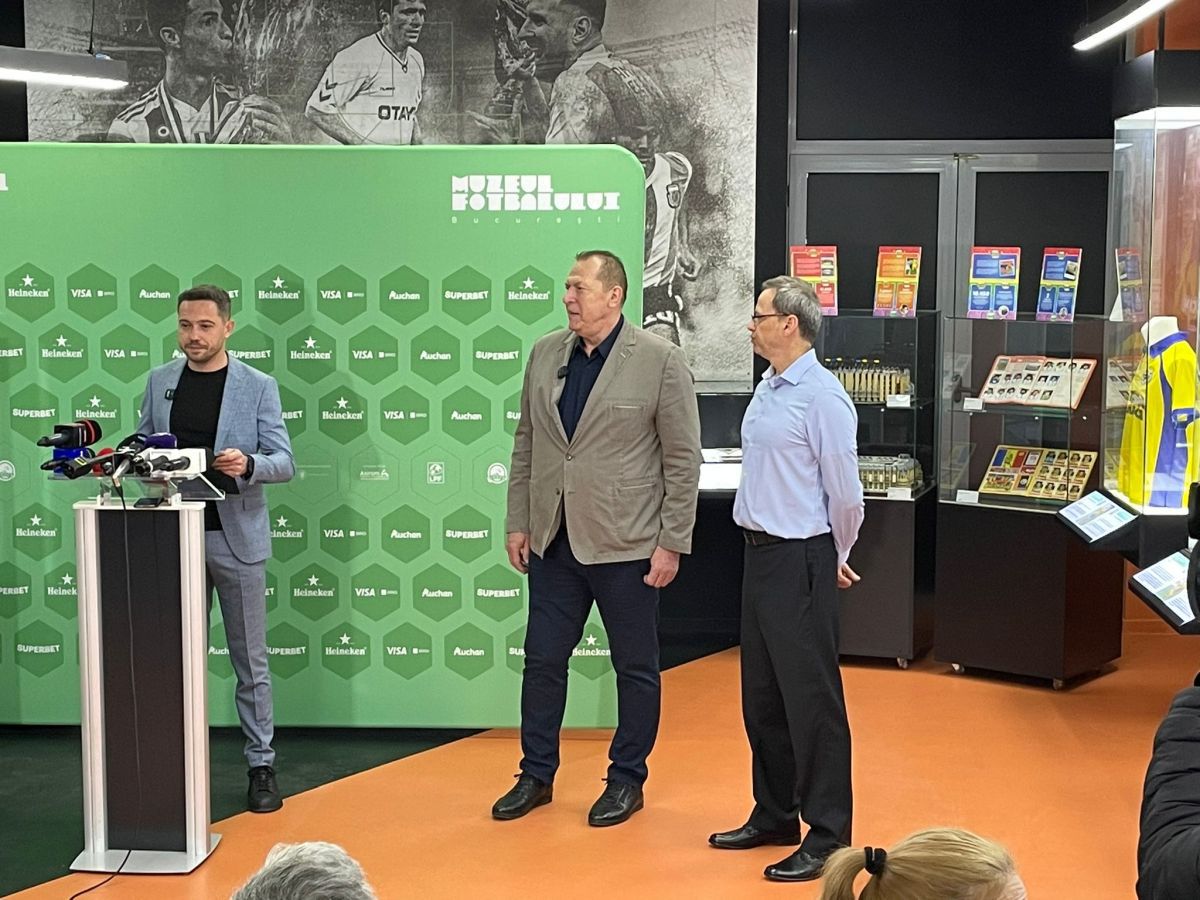 Mănușile magice de la Sevilla s-au întors acasă » Helmut Duckadam a luat 3.000 de dolari pe ele în urmă cu 21 de ani! Cât valorează acum