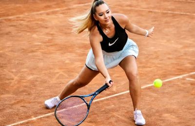 Cum ajungi instructor de tenis? 10 ponturi de la una dintre cele mai tinere antrenoare din România + sfaturi pentru părinți: „N-ar trebui să gândească așa”