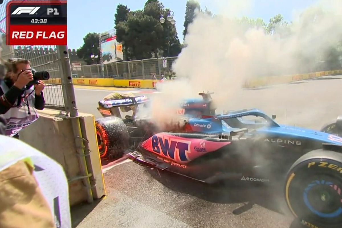 Imagini horror încă din prima zi de la Baku: monopostul i-a luat foc înaintea calificărilor!