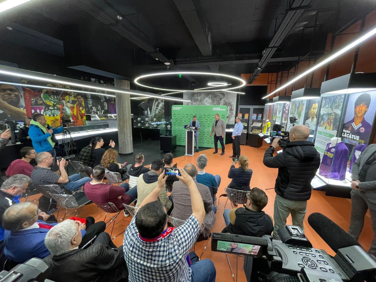 Mănușile magice de la Sevilla s-au întors acasă » Helmut Duckadam a luat 3.000 de dolari pe ele în urmă cu 21 de ani! Cât valorează acum