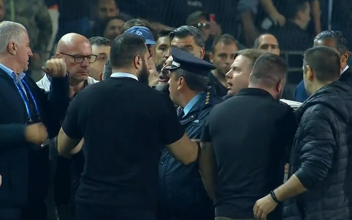 Răzvan Lucescu, „remontada” de senzație în derby-ul cu AEK Atena » Încă un scandal: Poliția a intervenit în timpul meciului