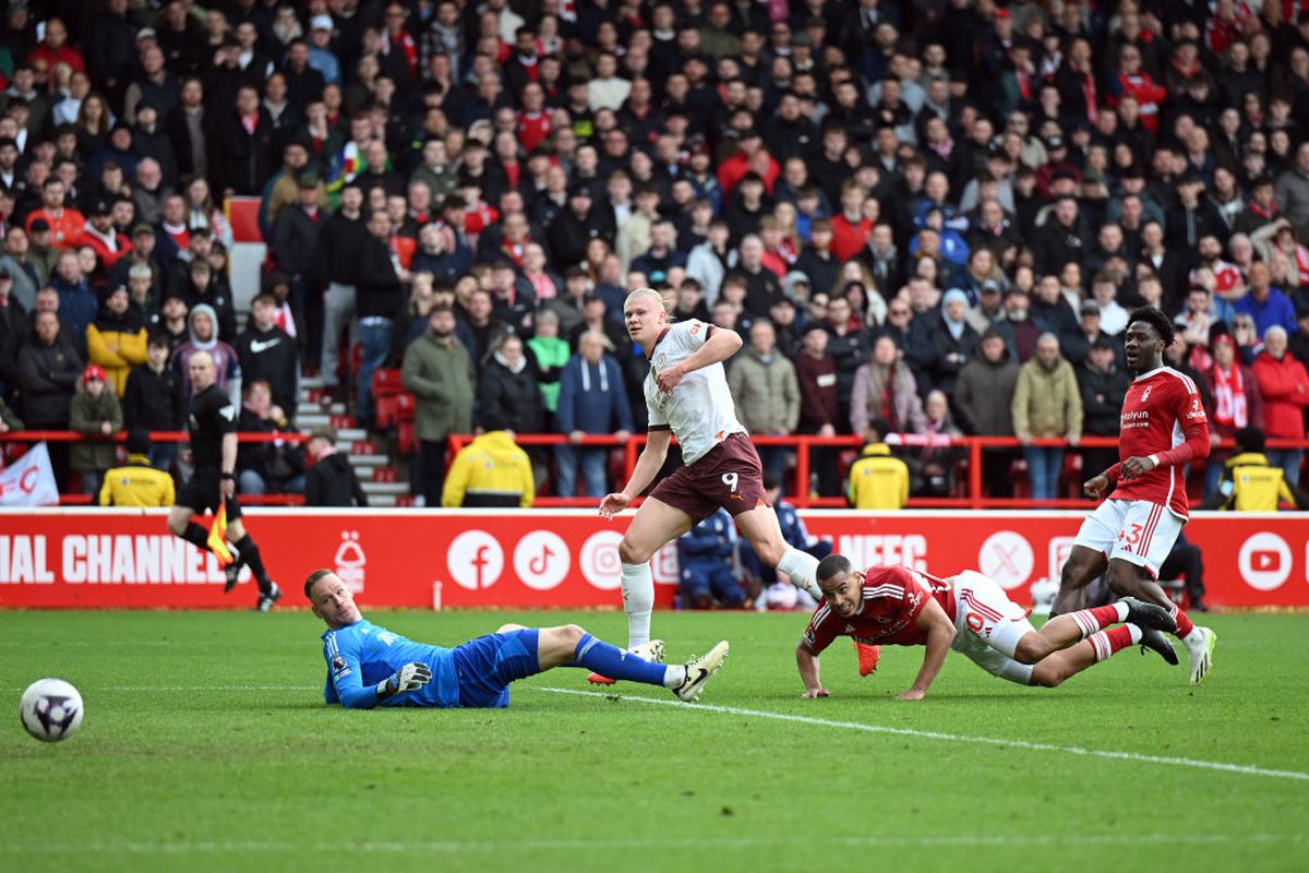 Manchester City, victorie cu noroc în Premier League » Atacantul advers a refuzat să marcheze