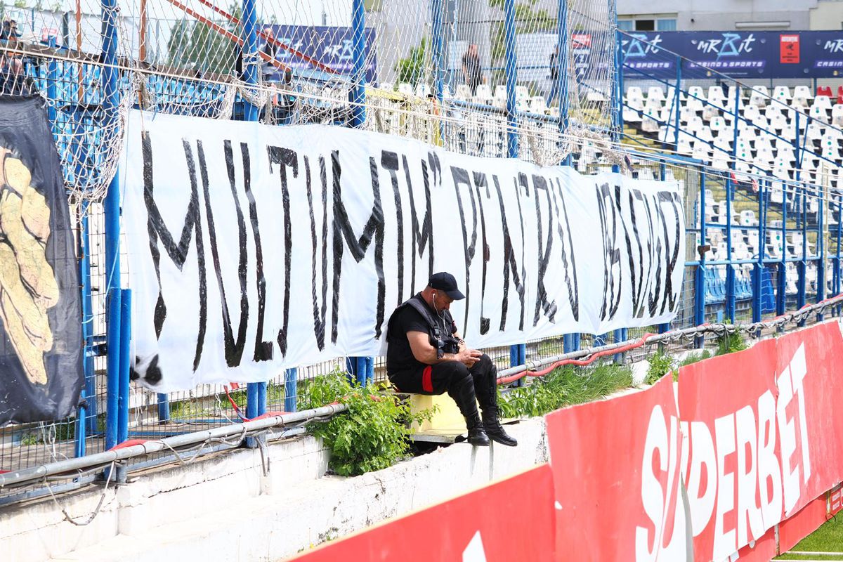 Au întors toate privirile! Detalii din tribunele stadionului de la Galați + tatuajul special al lui Iancu