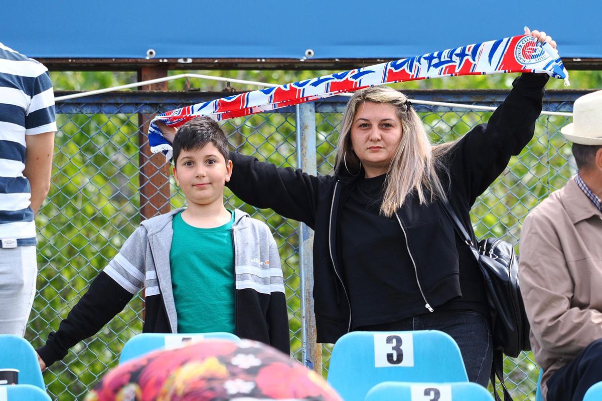 Au întors toate privirile! Detalii din tribunele stadionului de la Galați + tatuajul special al lui Iancu