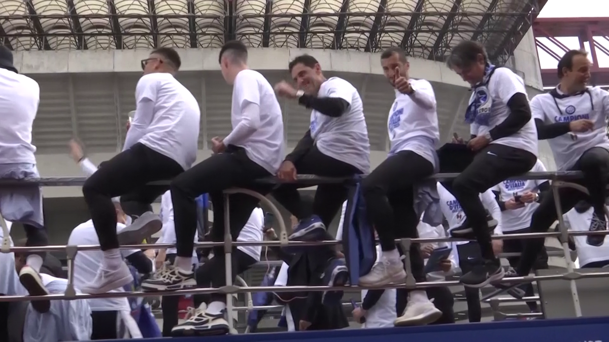 Jucătorii și fanii lui Inter Milano sărbătoresc cel de-al 20-lea titlu din Serie A