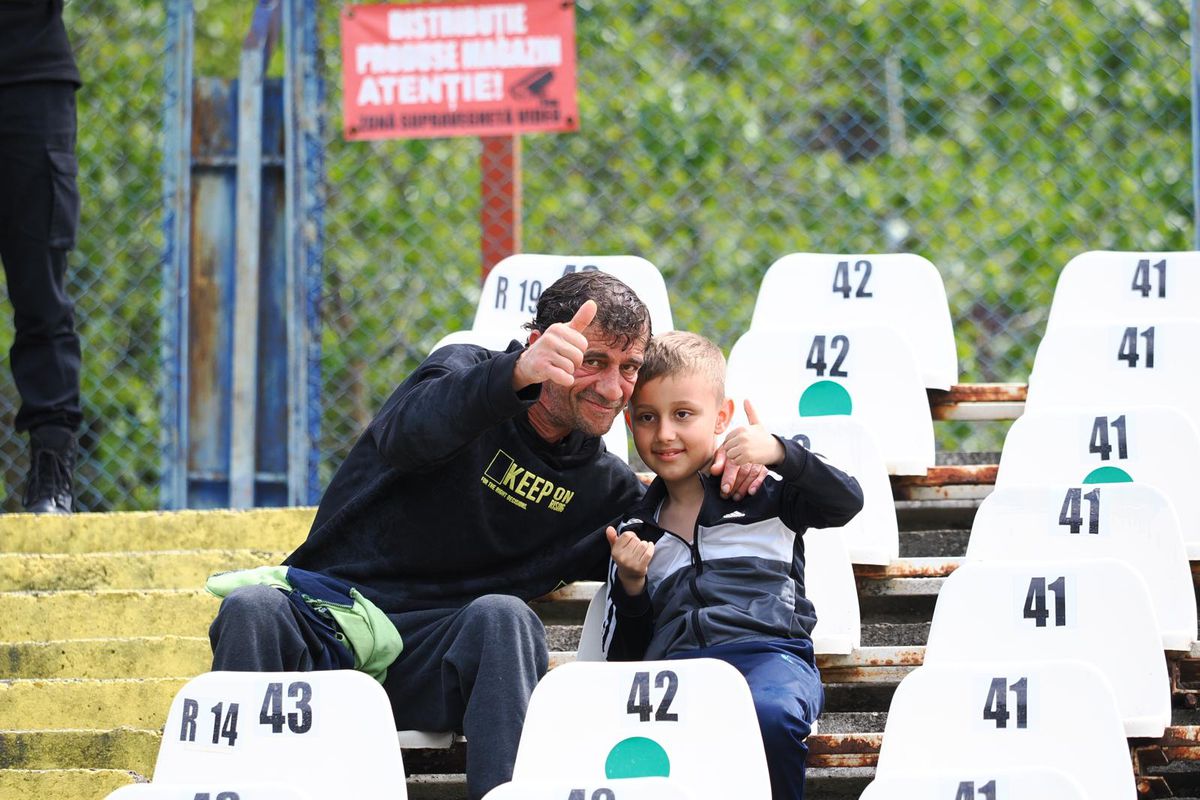 Au întors toate privirile! Detalii din tribunele stadionului de la Galați + tatuajul special al lui Iancu