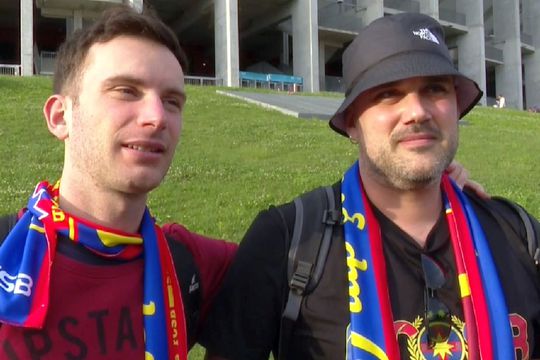 Doi italieni veniți special din Verona au urmărit de la București meciul în care FCSB a devenit campioană