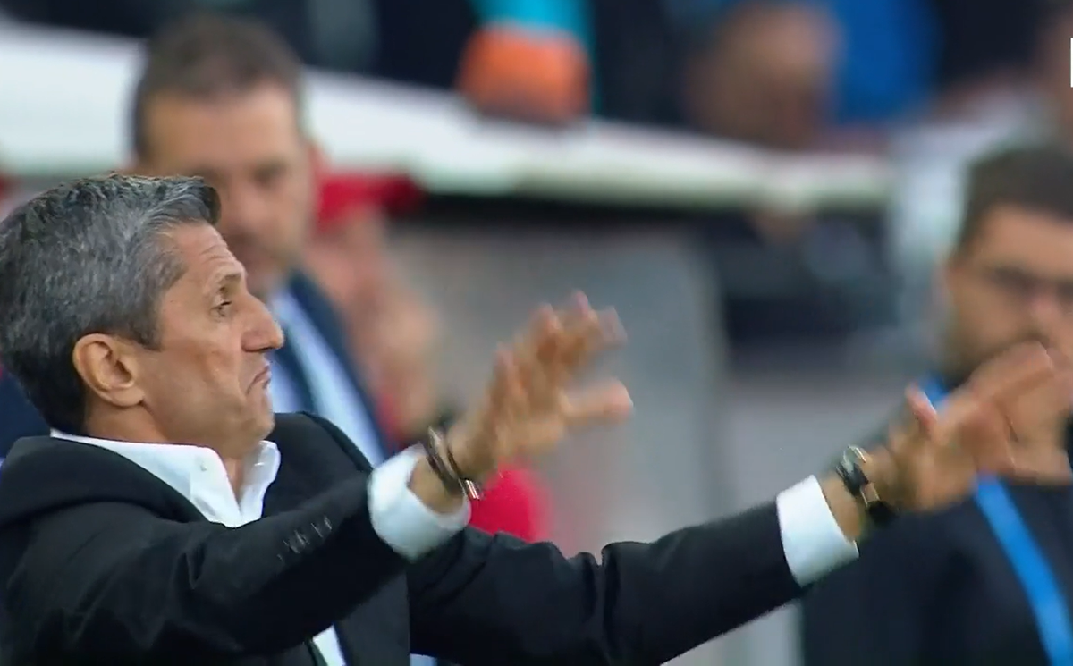 Răzvan Lucescu, „remontada” de senzație în derby-ul cu AEK Atena » Încă un scandal: Poliția a intervenit în timpul meciului