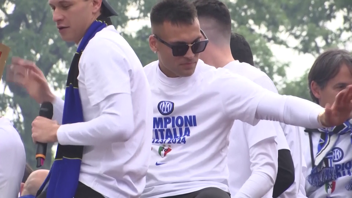 Fanii lui Inter au scos vaca pe stradă la petrecerea de titlu » Imagini senzaționale din Milano