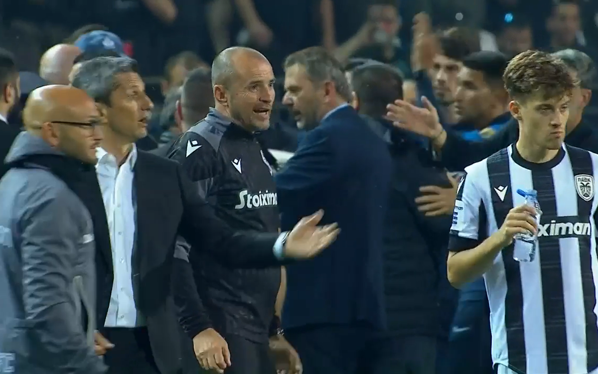 Răzvan Lucescu, „remontada” de senzație în derby-ul cu AEK Atena » Încă un scandal: Poliția a intervenit în timpul meciului