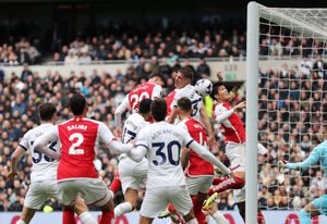 Arsenal câștigă cu mari emoții derby-ul Londrei, deși la pauză a avut 3-0 pe tabelă!
