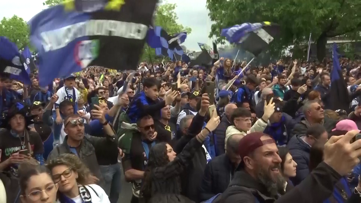 Fanii lui Inter au scos vaca pe stradă la petrecerea de titlu » Imagini senzaționale din Milano