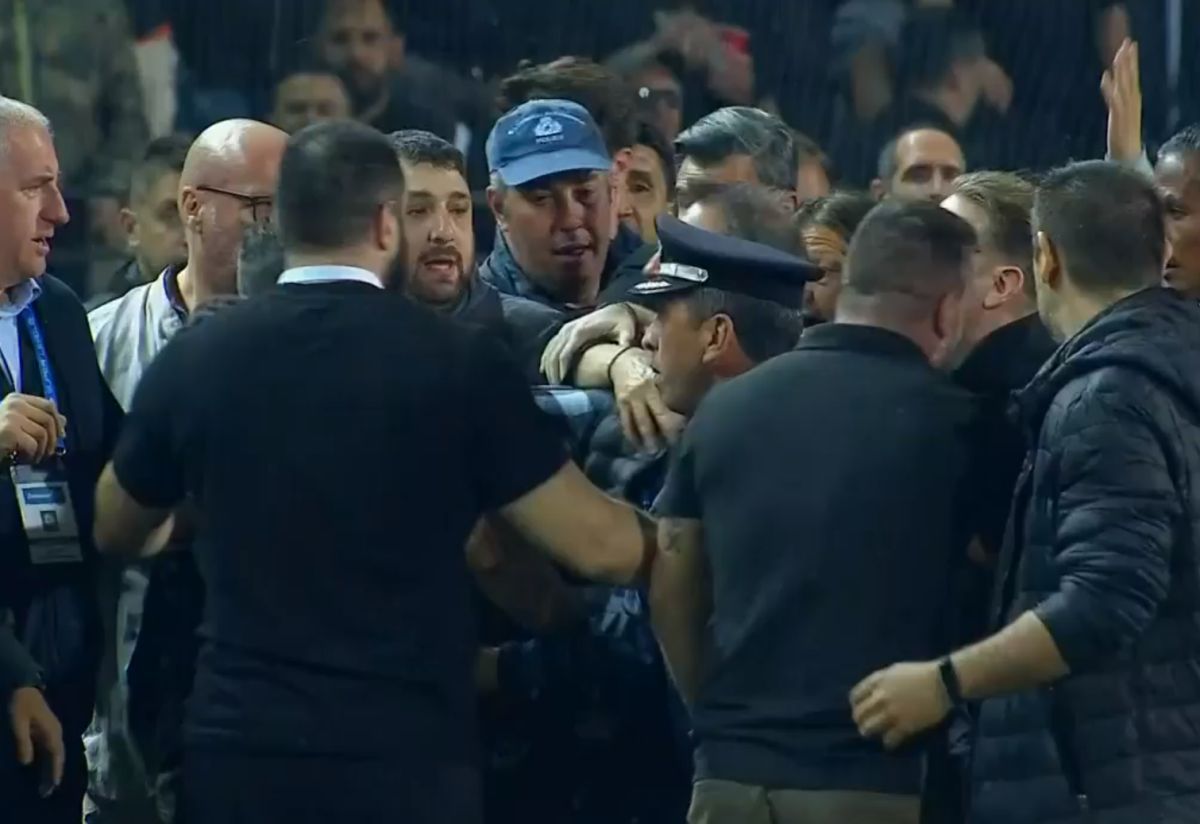 Răzvan Lucescu, „remontada” de senzație în derby-ul cu AEK Atena » Încă un scandal: Poliția a intervenit în timpul meciului